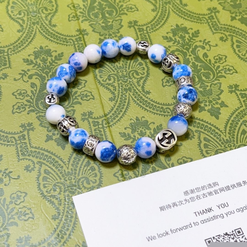 G*u*i bracelets